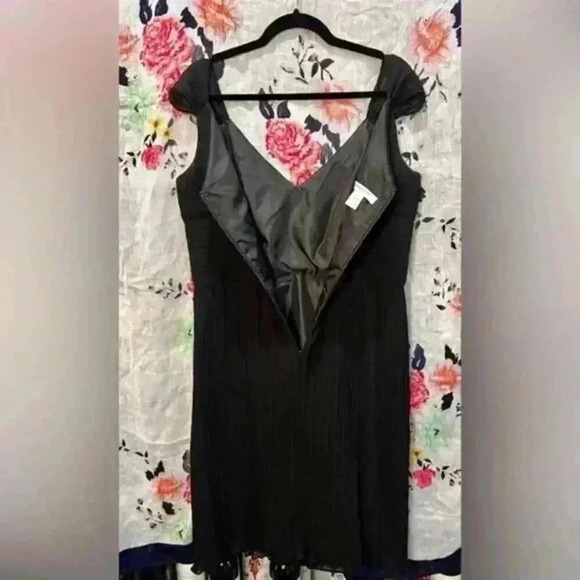 Evan Picone Formal LBD Sleeveless V-Neck Cocktail Dress Size 14 - Picture 3 of 7